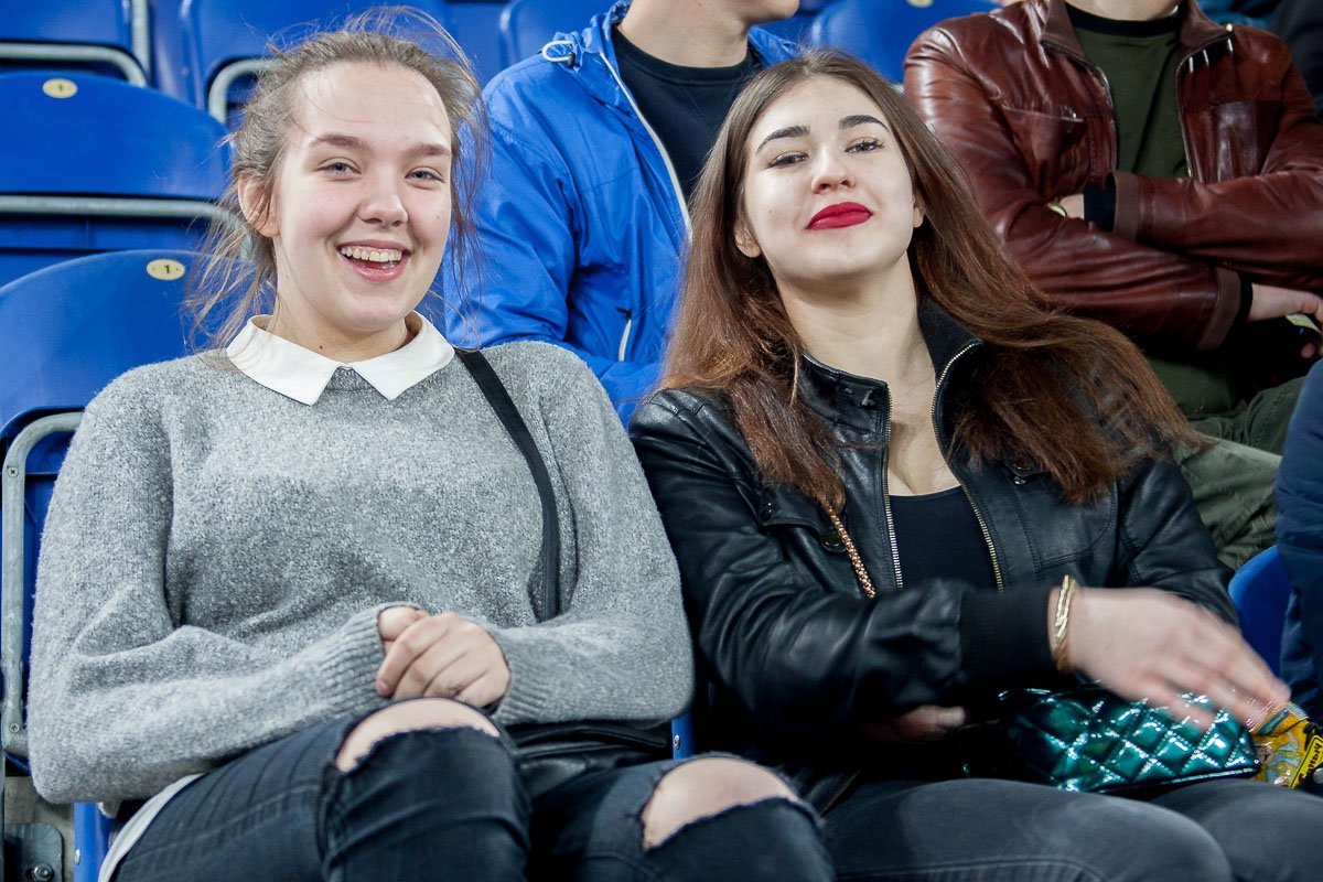 Милейшие днепровские болельщицы 