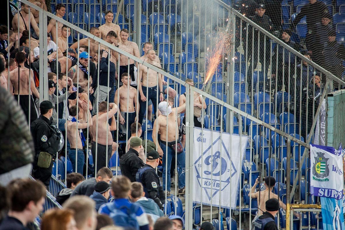 Каждый гол сопровождался громкими взрывами и яркими фаерами