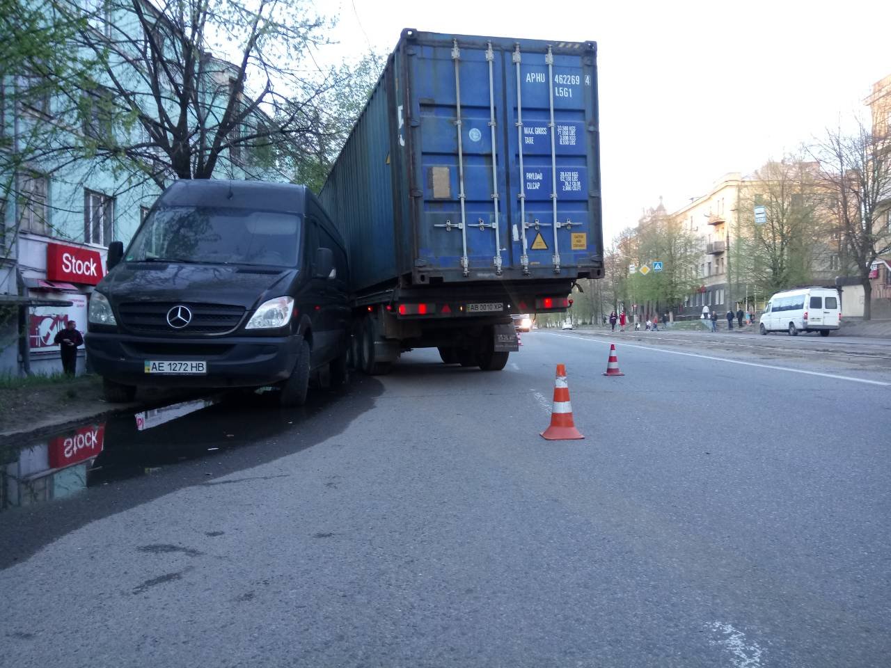 В Sprinter влетела фура