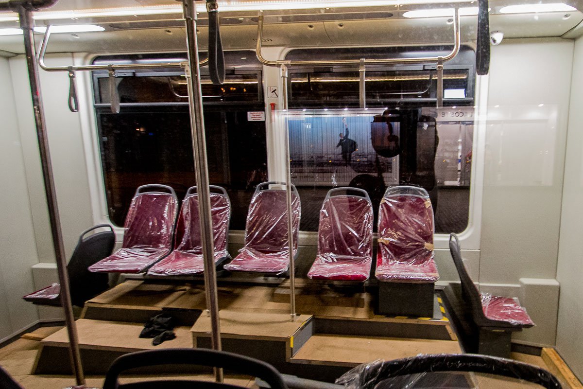 Аккуратного салона еще не коснулась рука вандала Аккуратного салона еще не коснулась рука вандала