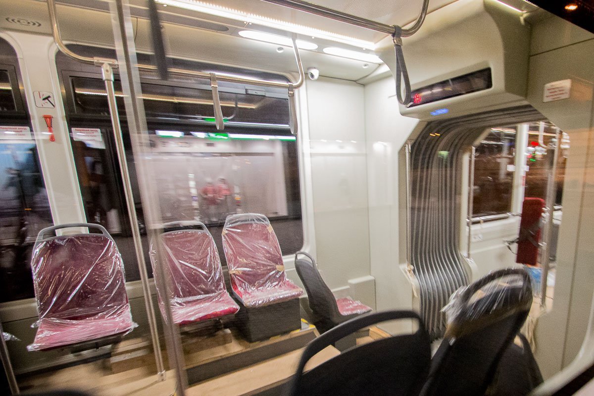 Новый трамвай состоит из трех секций Новый трамвай состоит из трех секций