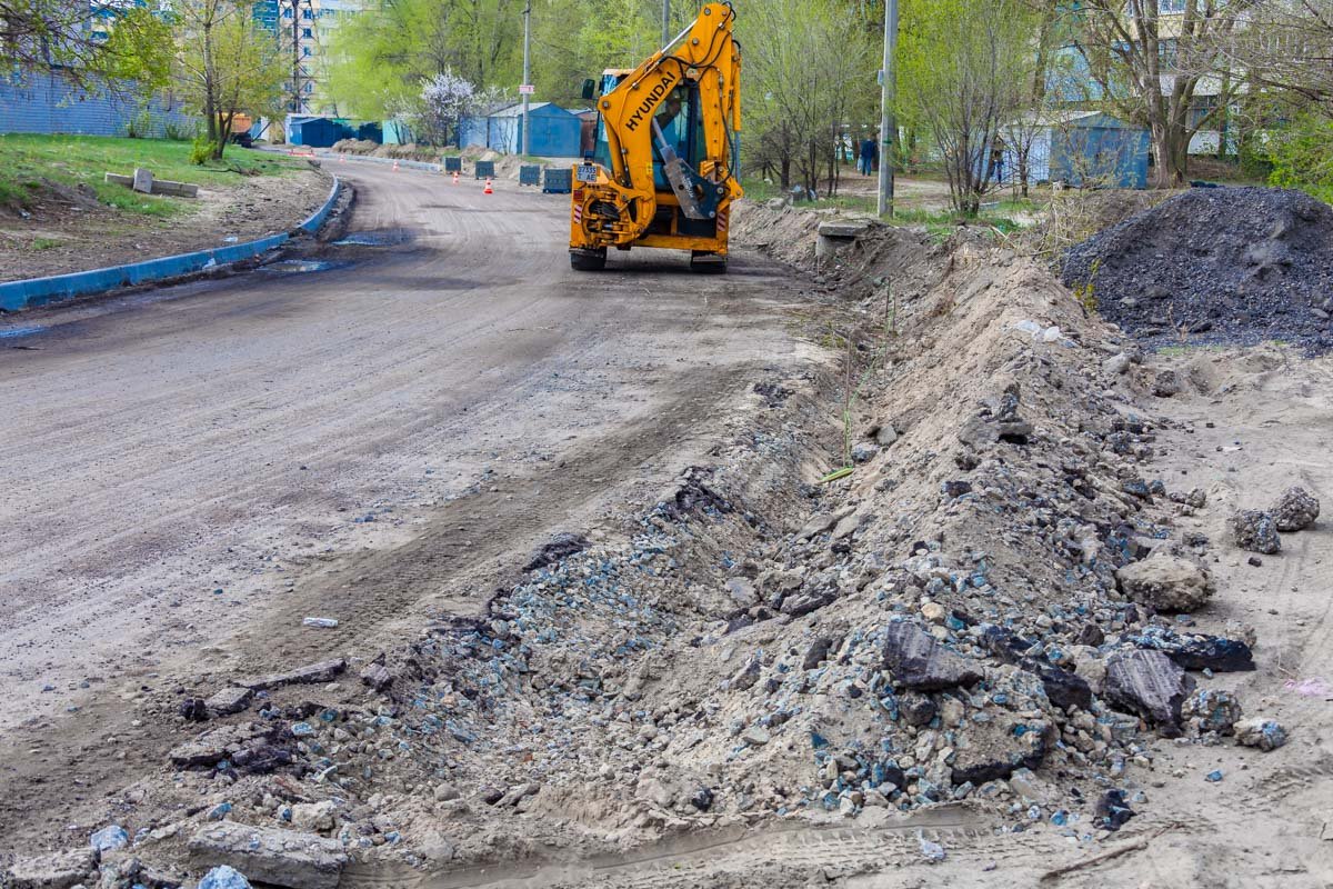 На 19 апреля в планах уложить 150 метров нового бордюрного камня