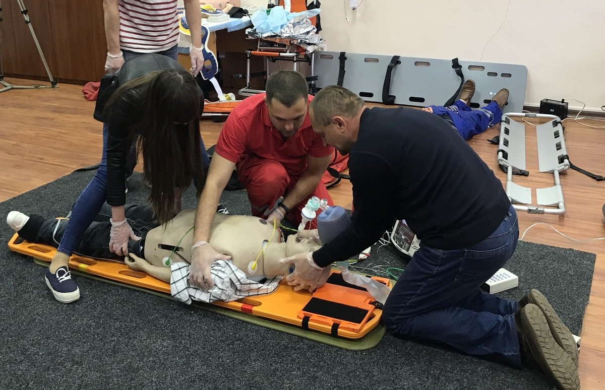 На курсах усердно отрабатывали сердечно-легочную реанимацию На курсах усердно отрабатывали сердечно-легочную реанимацию