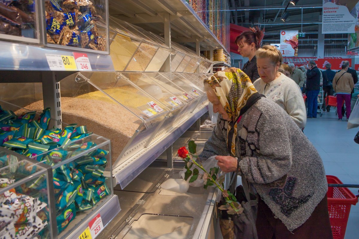 Крупы и конфеты можно приобрести на развес 