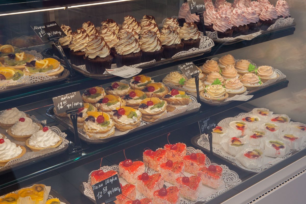 Те, кто устал от шоппинга, могут отдохнуть в кафе