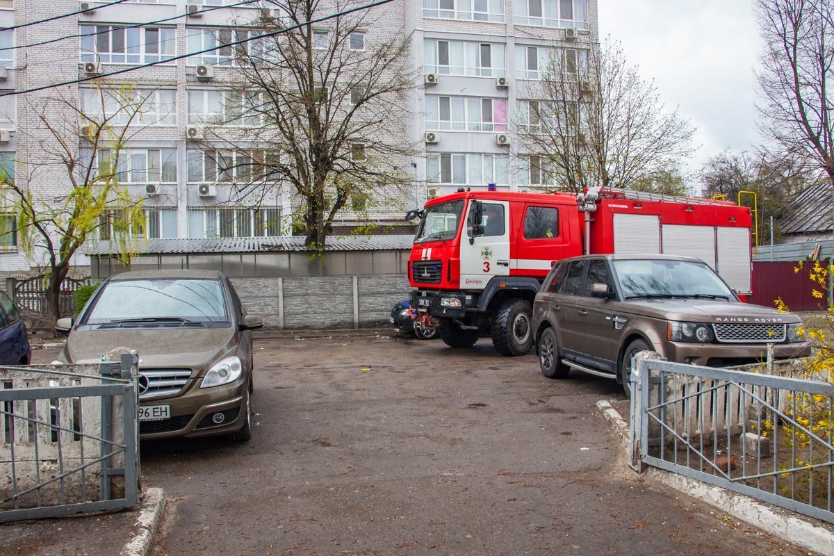 Спасатели приехали на вызов за 7 минут, объезжая припаркованные машины
