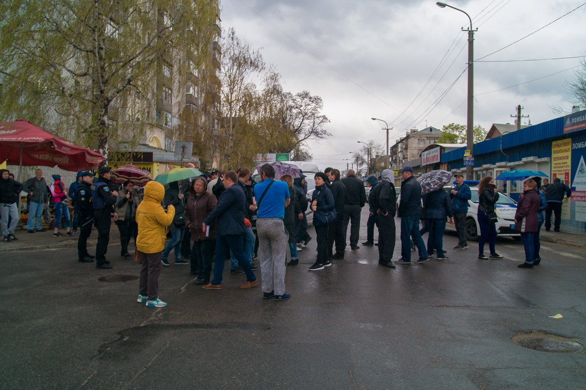 Возмущенные предприниматели решили перекрыть улицу