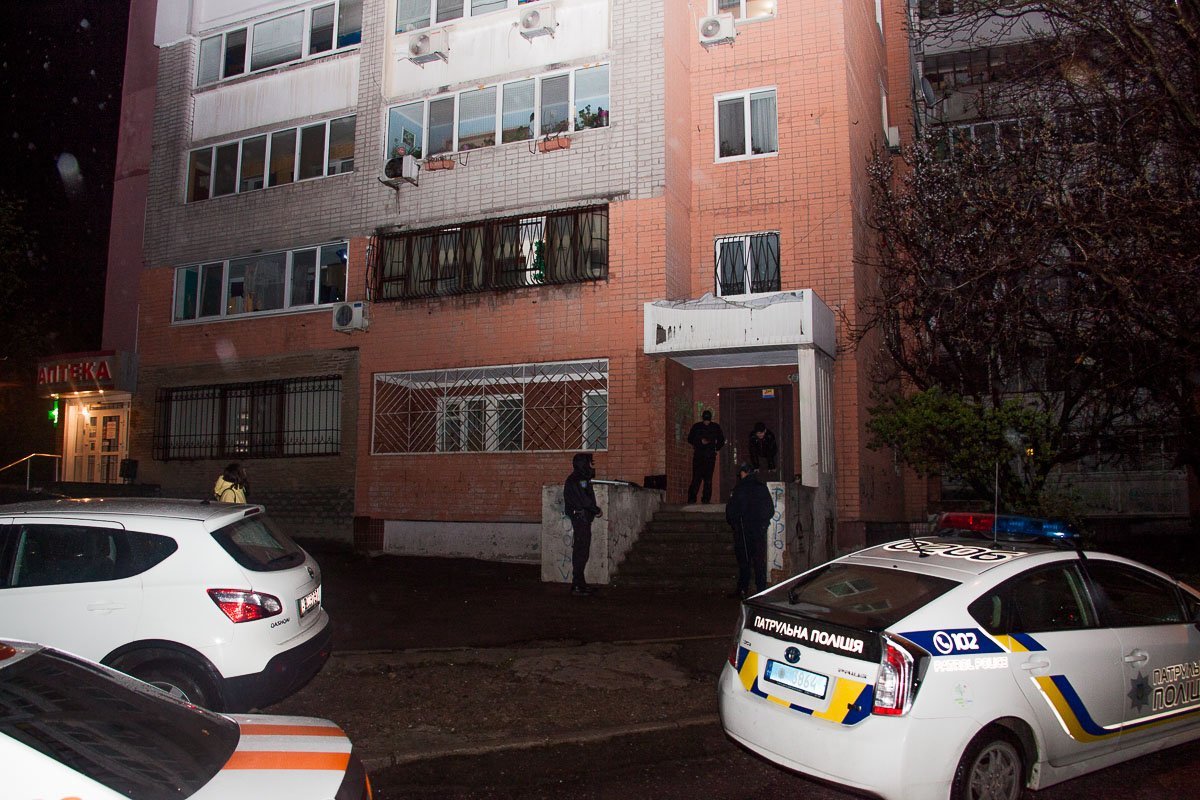 Мужчин обнаружили на Запорожском шоссе, 48, во дворе Мужчин обнаружили на Запорожском шоссе, 48, во дворе