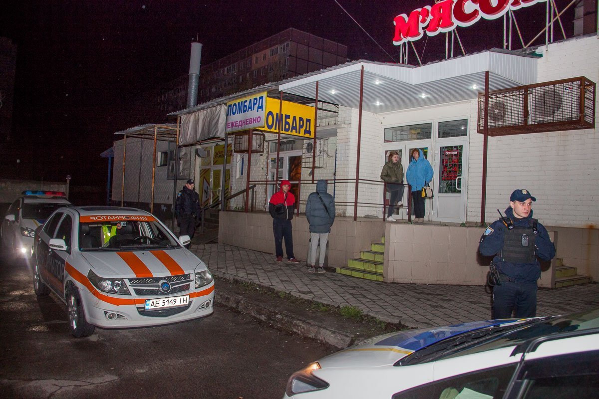 20 апреля около 00:30 на улице Николая Михновского полицейские задержали троих подростков