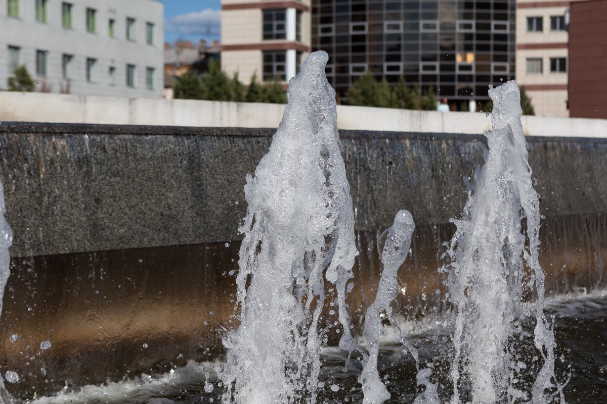 Один из последних открытых в городе фонтанов