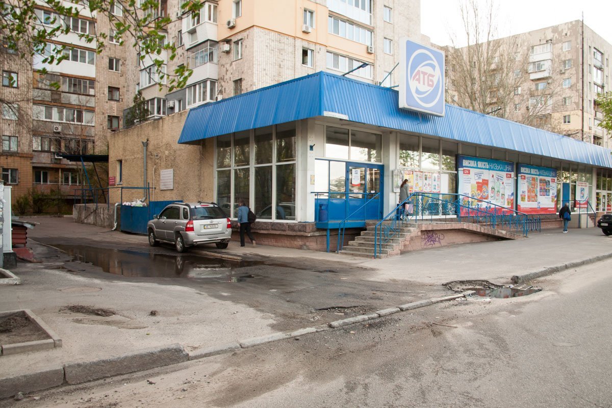 Водители пытаются избегать езды по внутриквартальным дорогам Водители пытаются избегать езды по внутриквартальным дорогам