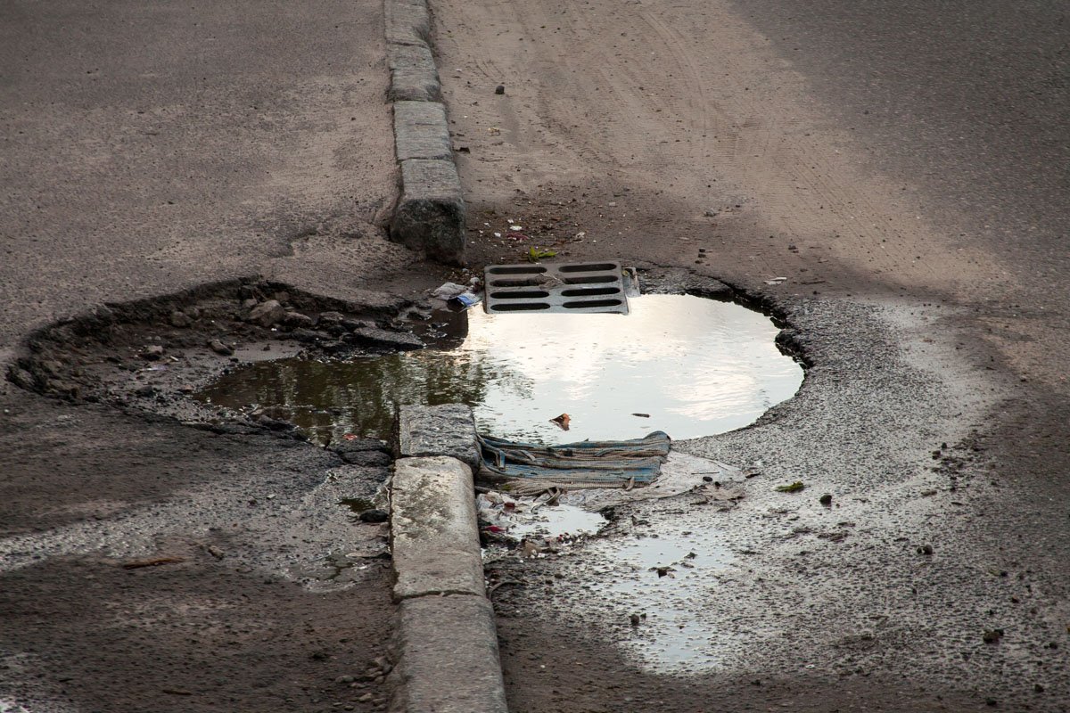 Под толщей воды может скрываться глубокая яма Под толщей воды может скрываться глубокая яма