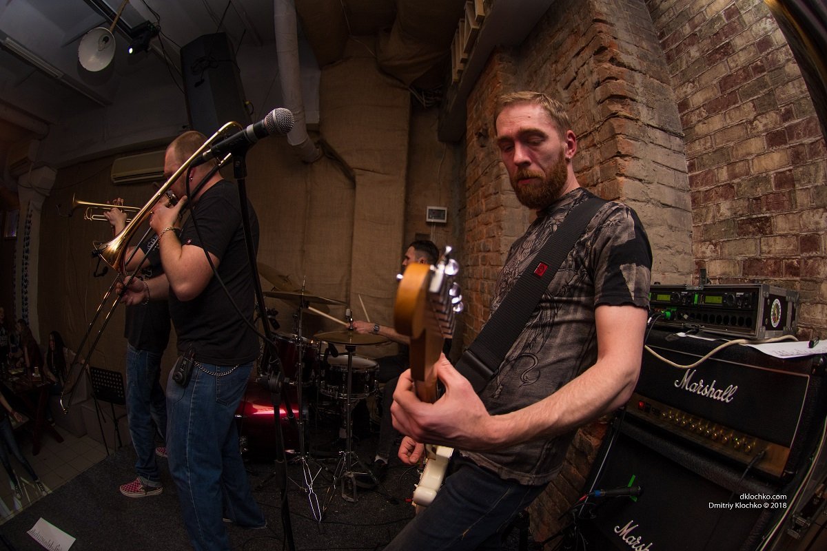 В Днепре в пабе "Махно" выступила группа Mad Heads 7