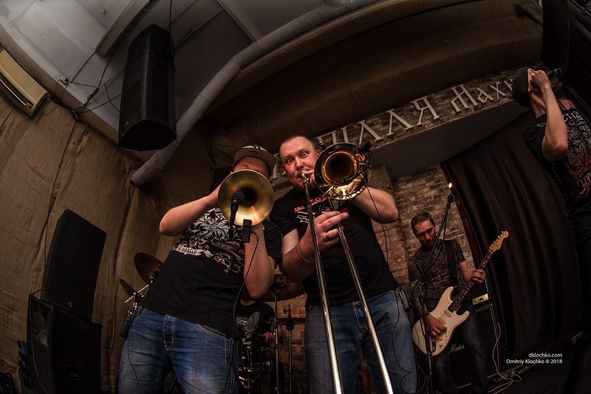 В Днепре в пабе "Махно" выступила группа Mad Heads 9