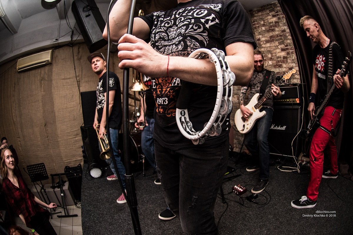 В Днепре в пабе "Махно" выступила группа Mad Heads 10