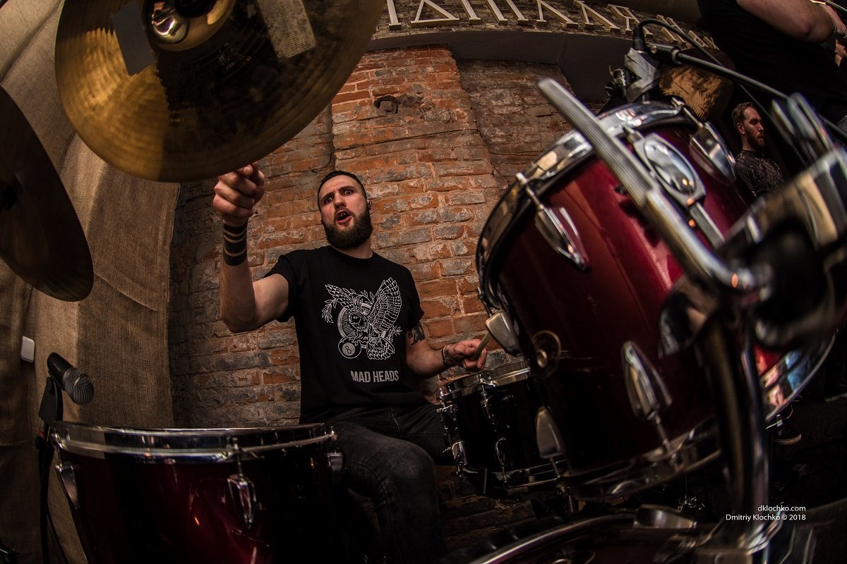 В Днепре в пабе "Махно" выступила группа Mad Heads 11