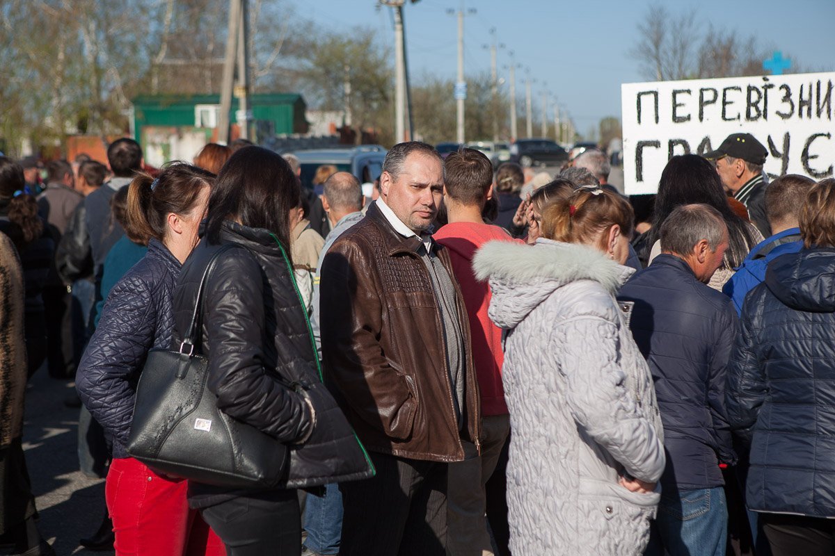 Люди хотят добираться на работу по старому тарифу Люди хотят добираться на работу по старому тарифу