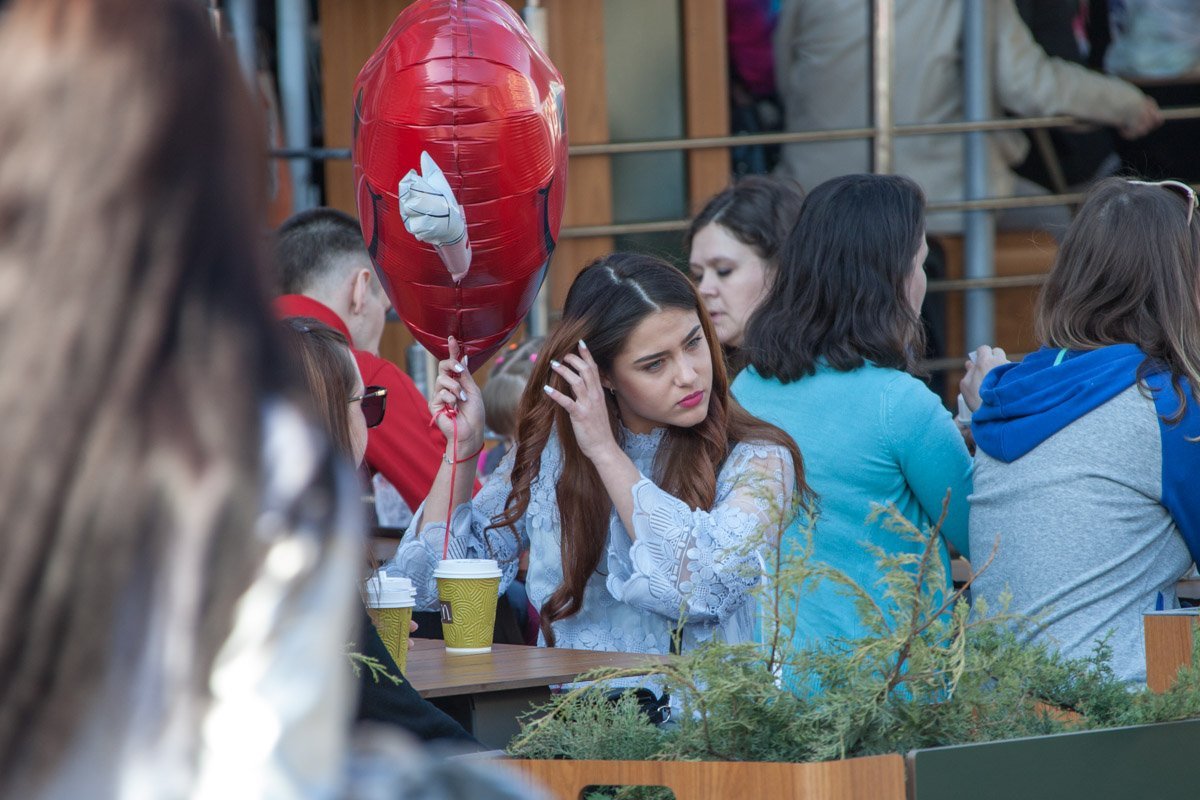 Веселье, говорили они. Радость, утверждали они Веселье, говорили они. Радость, утверждали они