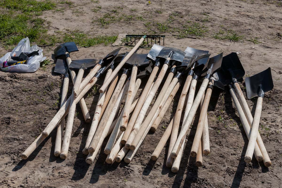 Инвентаря для уборки очень много