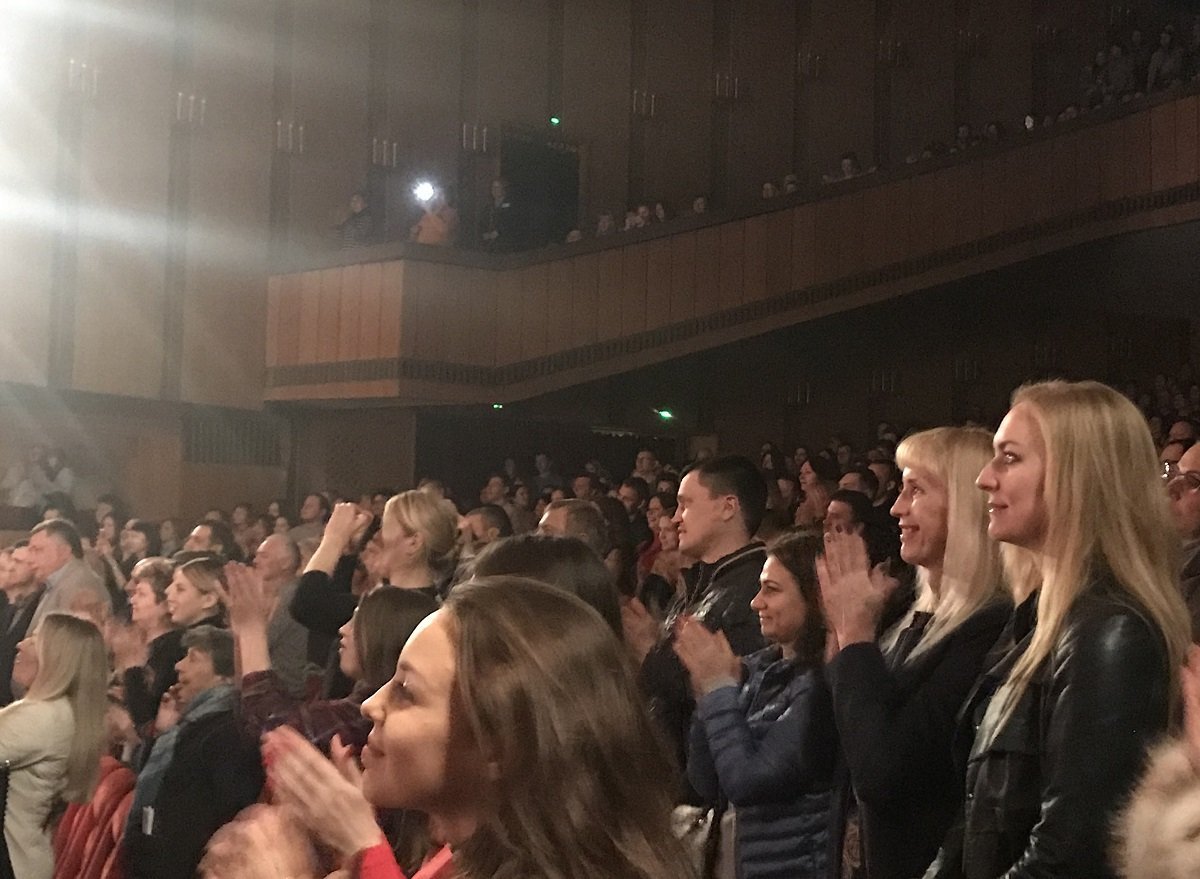 На представлении был вполне ожидаемый аншлаг На представлении был вполне ожидаемый аншлаг