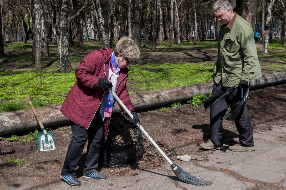 Небезразличные жители города вышли на субботники Небезразличные жители города вышли на субботники