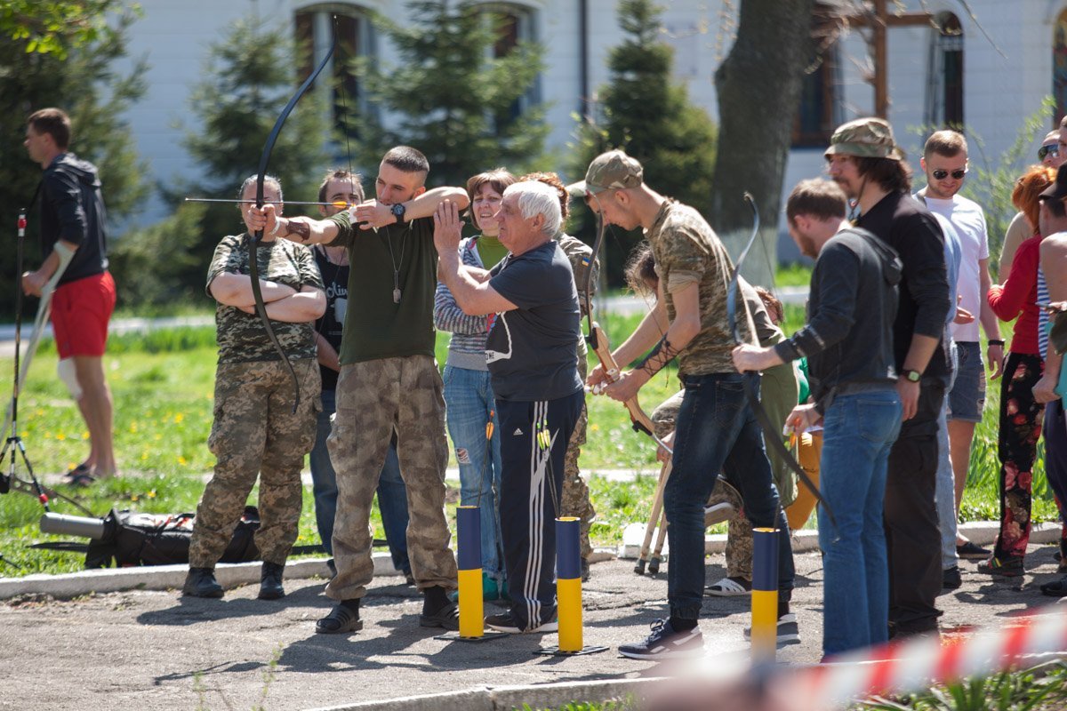 Участники соревновались в стрельбе из лука