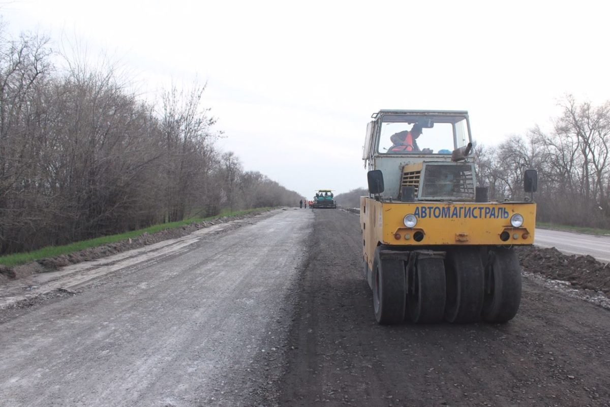Укладка выравнивающего слоя асфальта