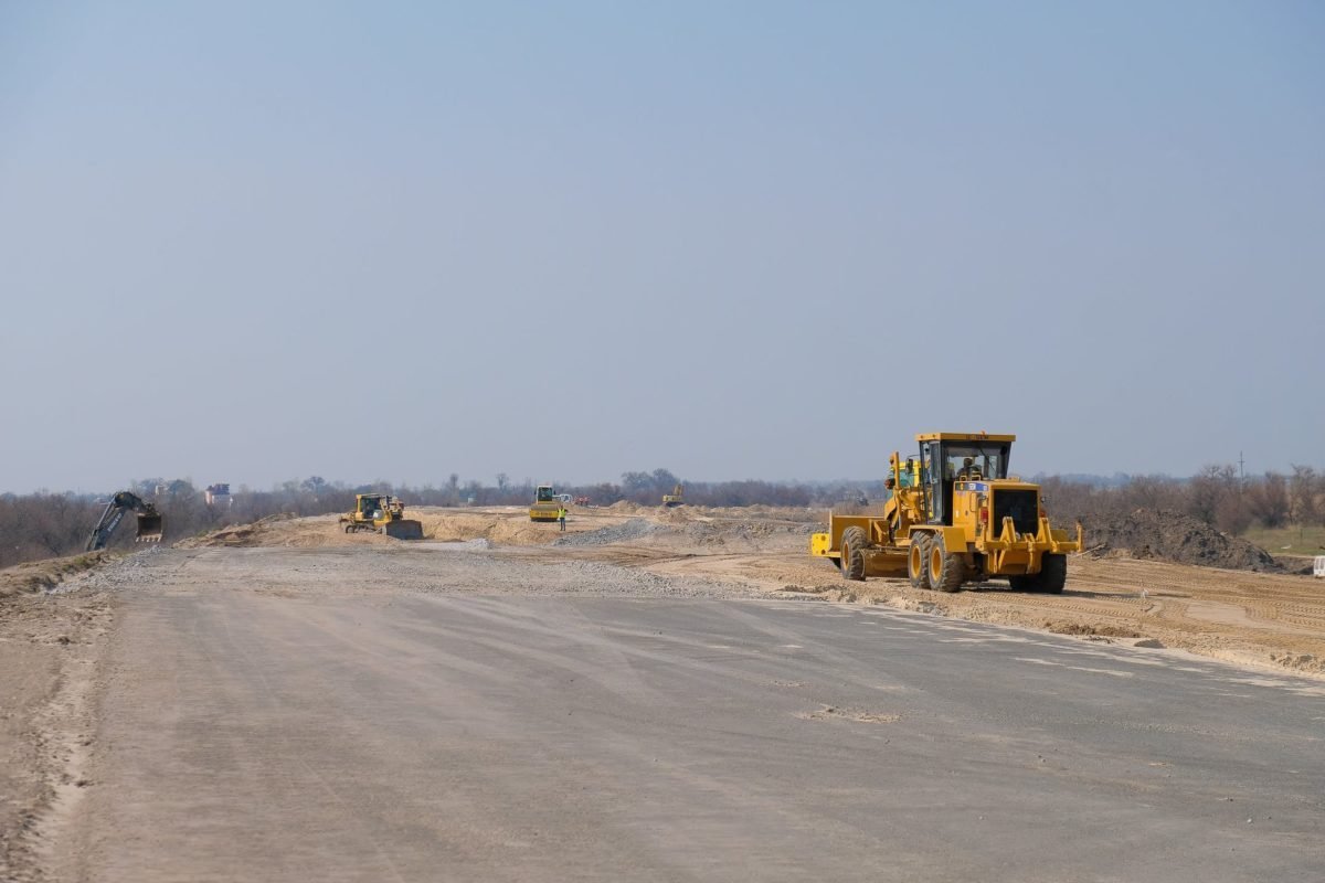 Работы ведутся одновременно в нескольких направлениях