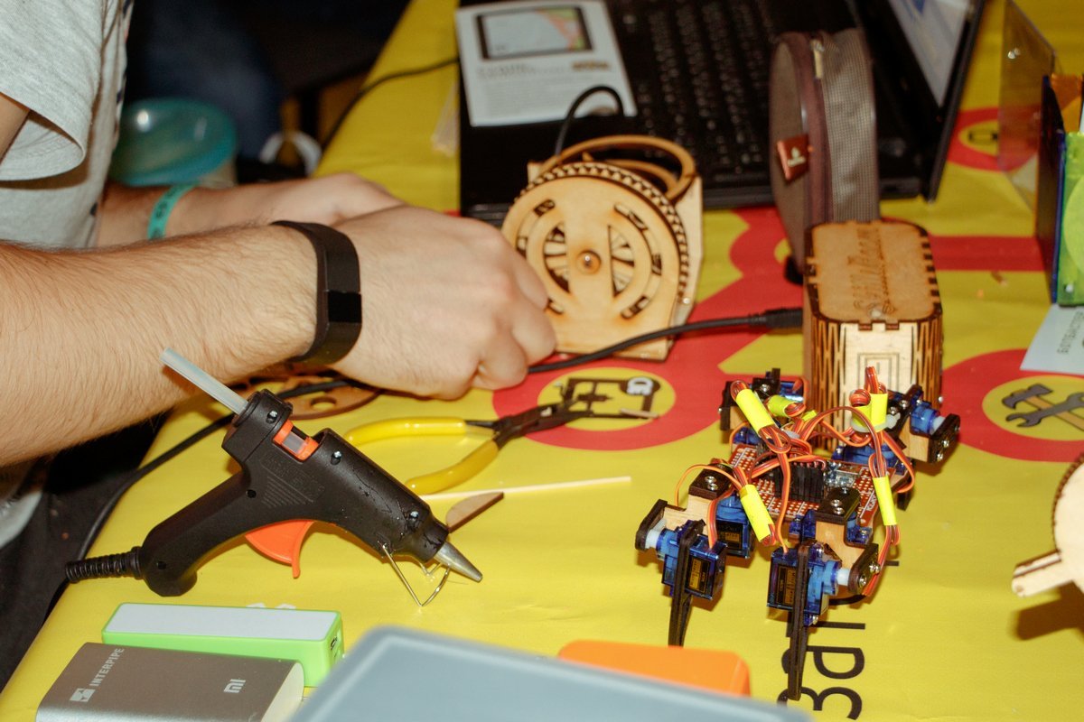 Maker Faire - праздник всех изобретателей Maker Faire - праздник всех изобретателей