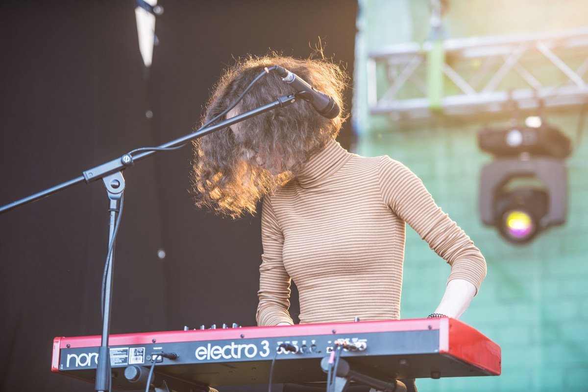 В мире рок-музыки не так много девушек, но наблюдать за ними очень интересно