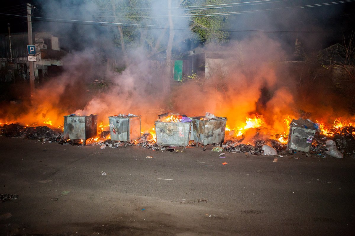 Жильцы близлежащих домов вызвали на место полицию Жильцы близлежащих домов вызвали на место полицию