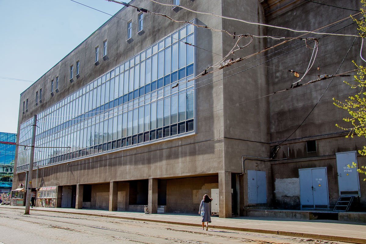 Со временем все же пришлось слегка изменить фасад одной из сторон ЦУМа Со временем все же пришлось слегка изменить фасад одной из сторон ЦУМа