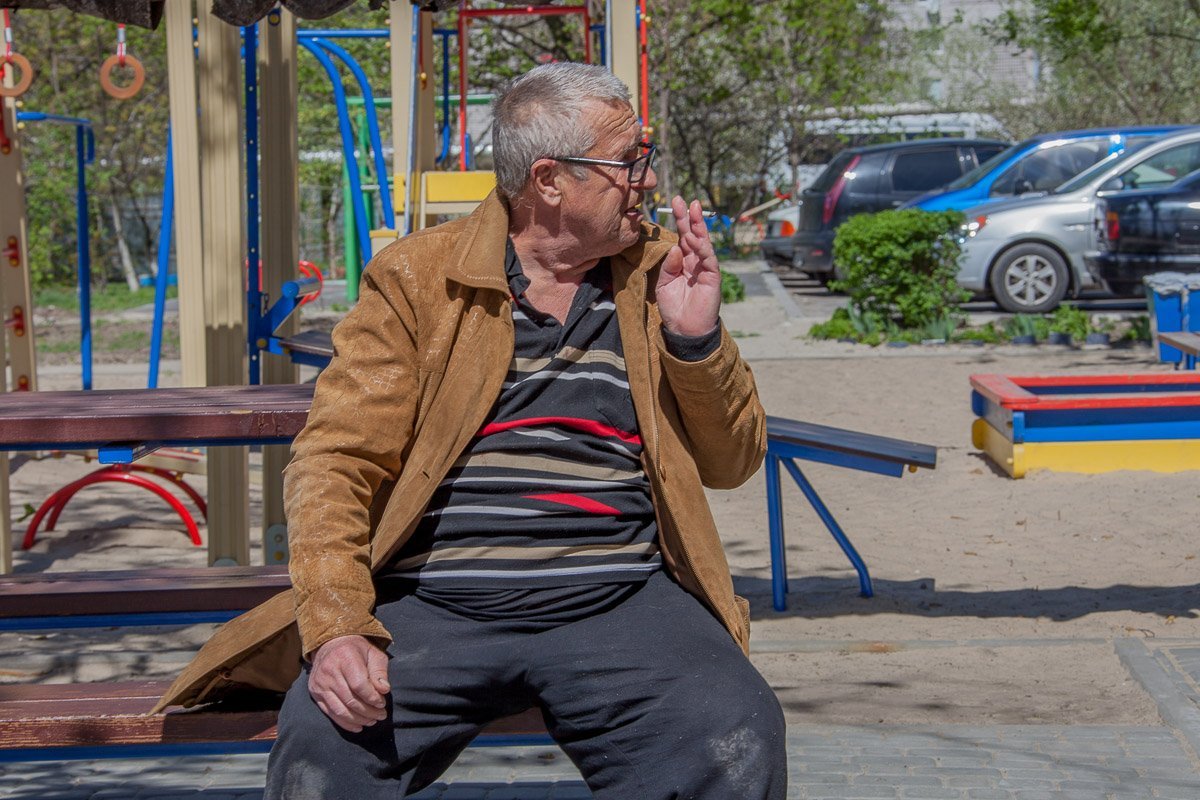 Мужчина был пьян и все твердил, что не видит больше смысла жить Мужчина был пьян и все твердил, что не видит больше смысла жить