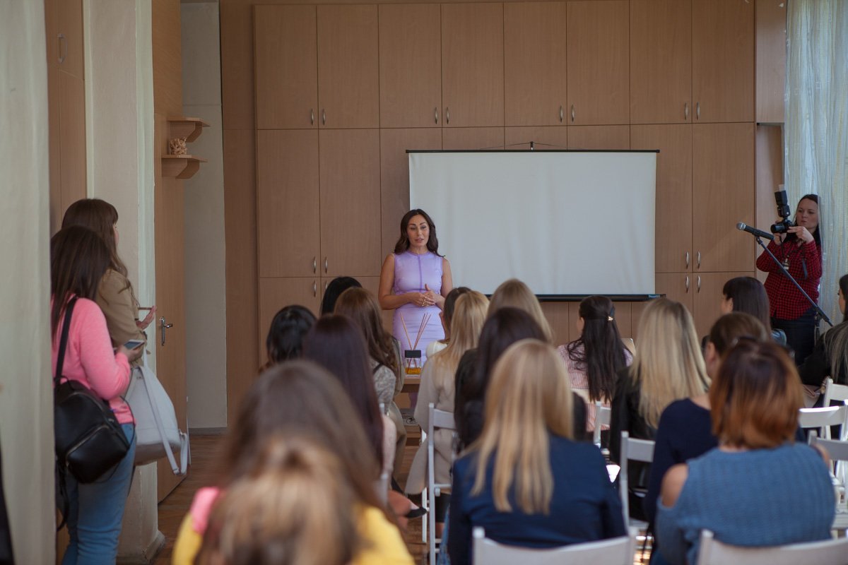 Первая леди Днепра призвала женщин найти опору внутри себя