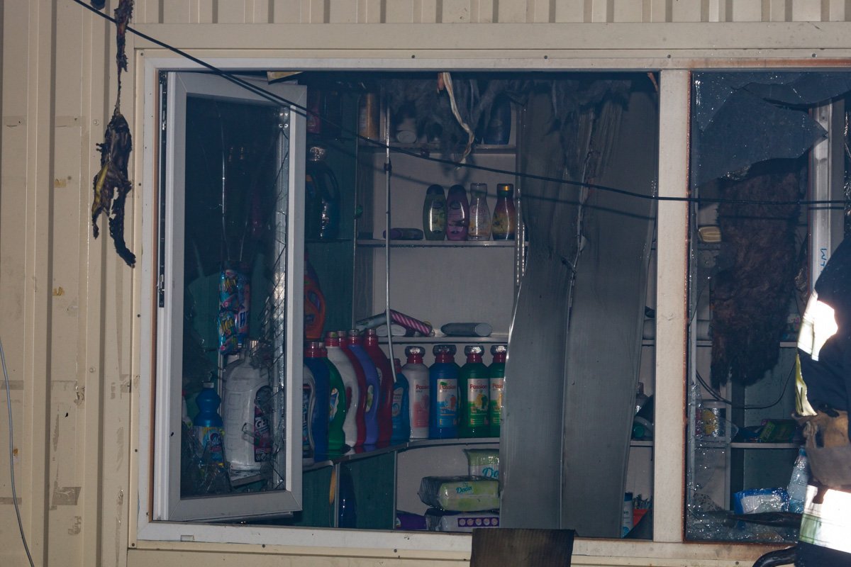 Один из пострадавших магазинов Один из пострадавших магазинов