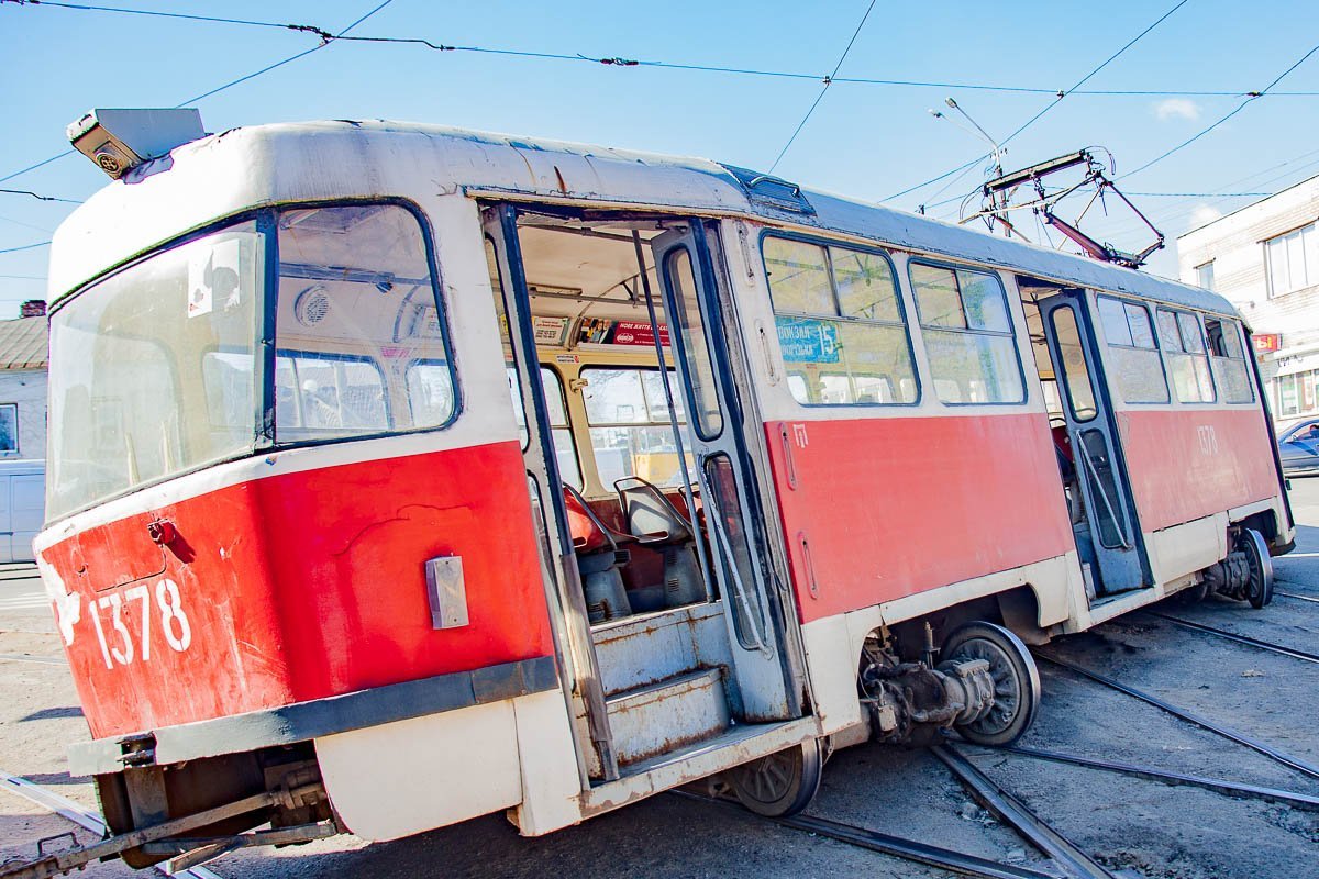 Движение трамваев возобновили лишь после оформления ДТП
