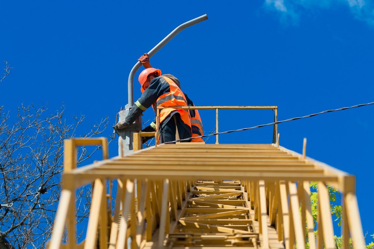 В Днепре установили 2300 новых светильников В Днепре установили 2300 новых светильников