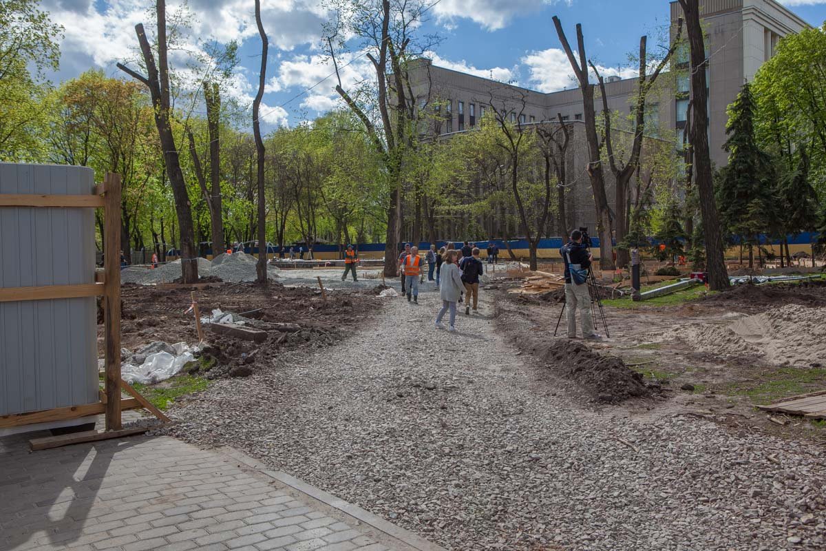 На строительной площадке самый разгар строительных работ