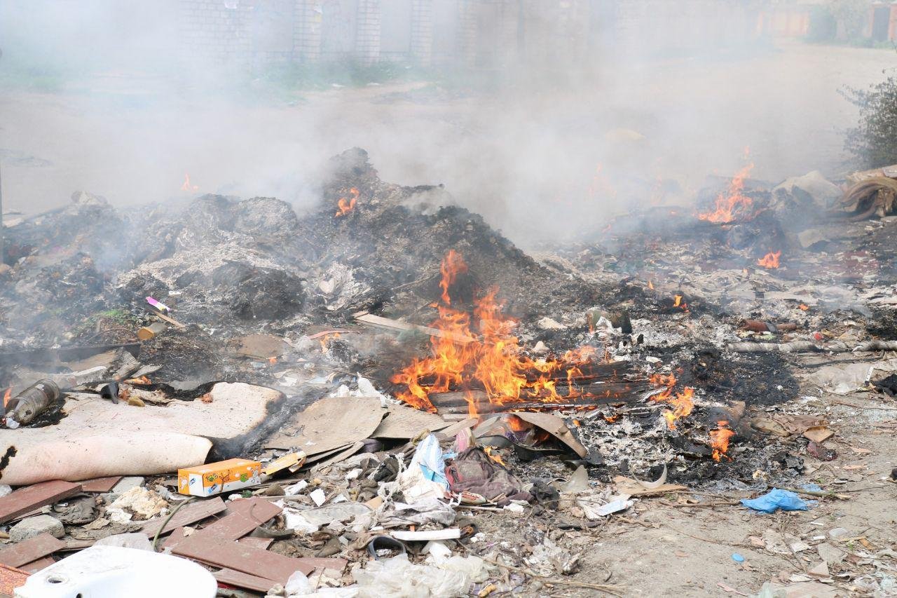 Пожар начался около 14:30