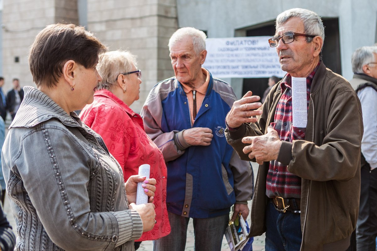 Митингующие недовольны главным образом тем, что с января цены на квартплату повысили почти в 3 раза