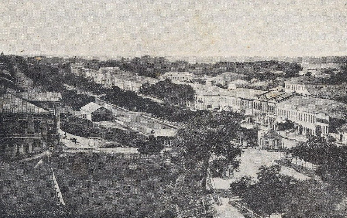 Неухоженный участок Екатерининского проспекта между улицами Александровской (Сечевых Стрельцов (бывш. Артема) и Казанской (Михаила Грушевского (бывш. К. Либкнехта). 1860-е года.