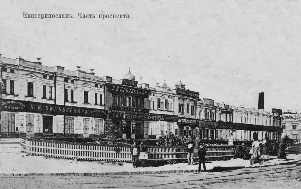 Новогостинный торговый ряд на Екатерининском проспекте. 1910-е годы.