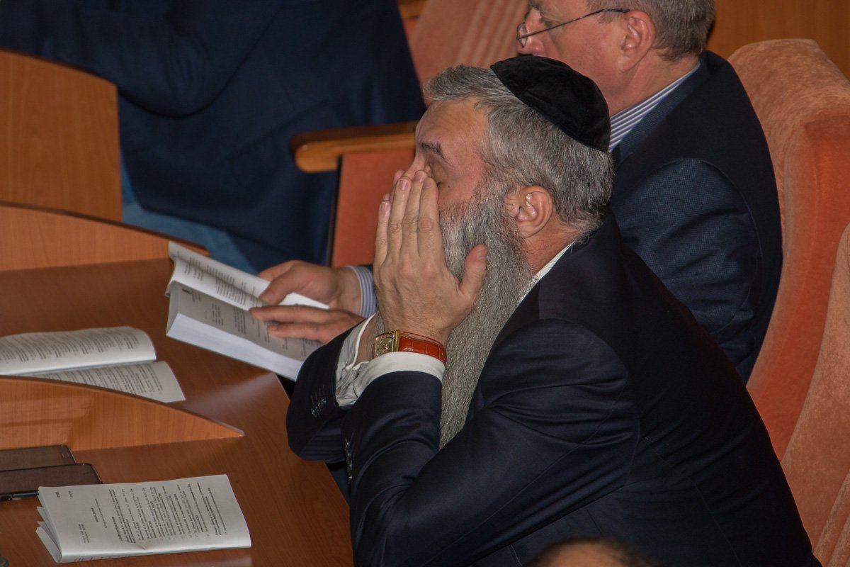 А кому сейчас легко?