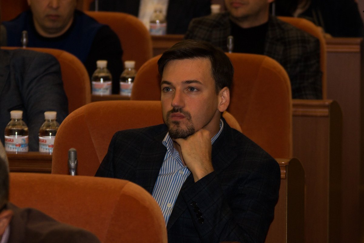 Когда полностью соответствуешь принятому решению о дресс-коде, доброжелательности и сдержанности