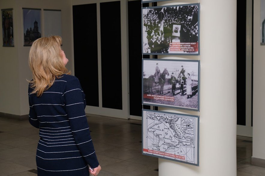 Забытая победа: в ДнепрОГА открылась выставка к 100-летию освобождения Крыма от большевиков 6