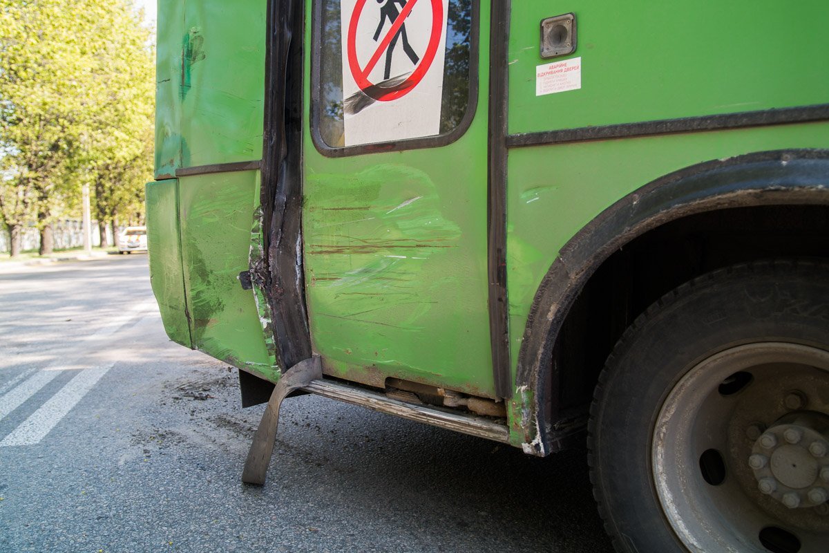 Повреждения маршрутного такси №113