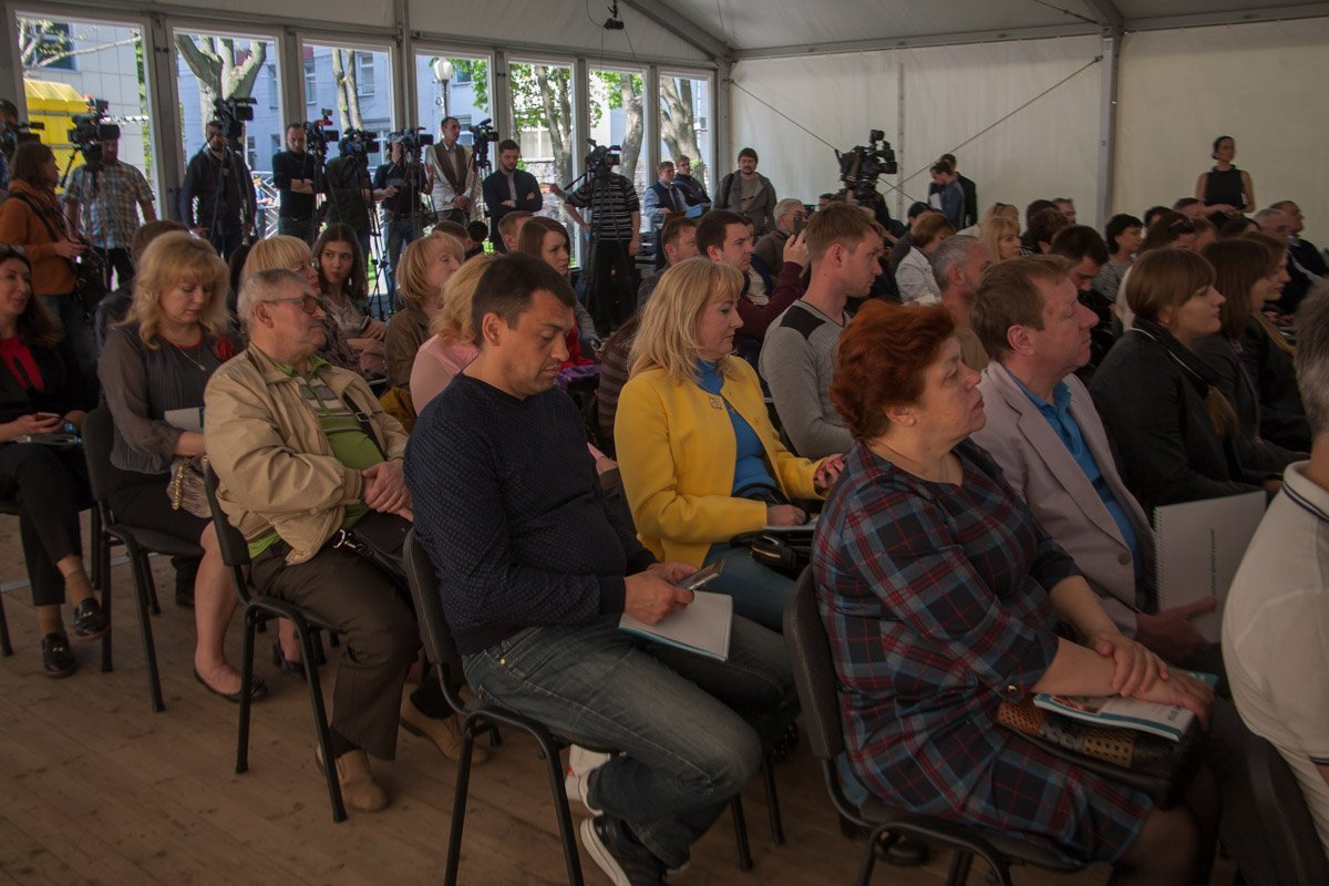 На мероприятие пришли учителя, врачи, работники коммунальной сферы, представители молодежного и общественного советов На мероприятие пришли учителя, врачи, работники коммунальной сферы, представители молодежного и общественного советов