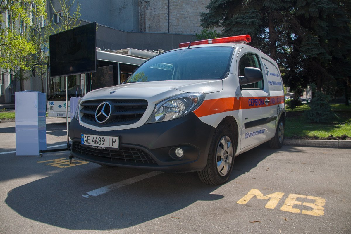 Каждый желающий мог осмотреть, потрогать или даже посидеть в представленной технике Каждый желающий мог осмотреть, потрогать или даже посидеть в представленной технике