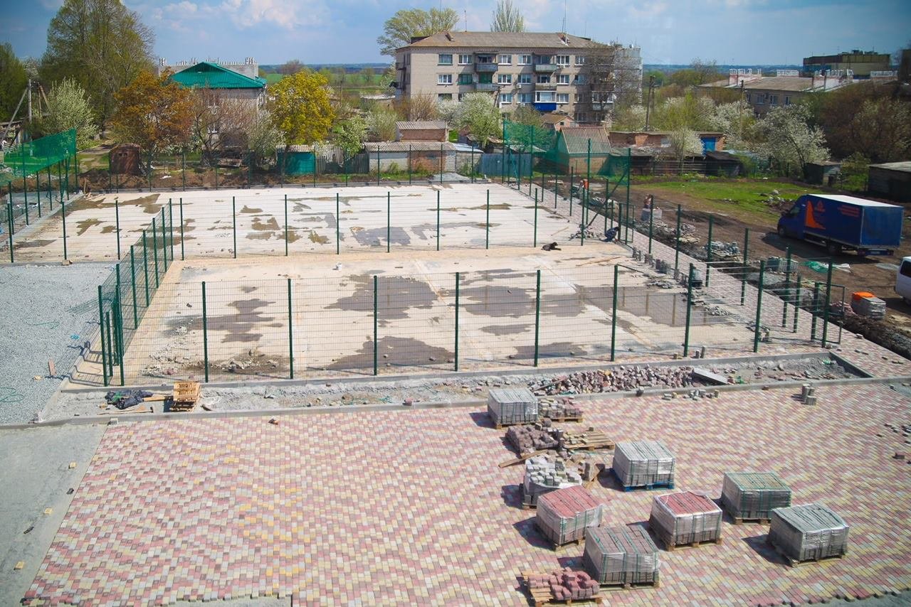 Продолжается и реконструкция современного стадиона Продолжается и реконструкция современного стадиона