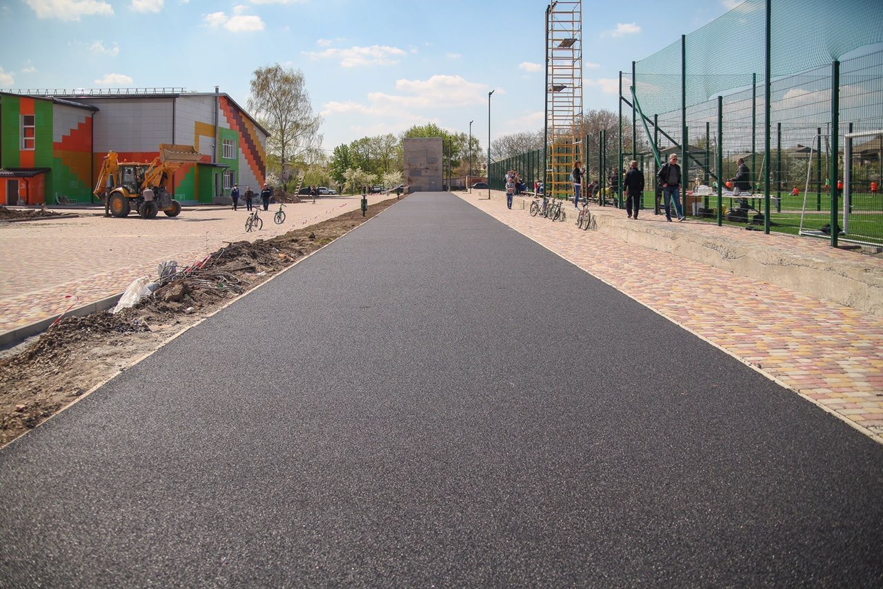 Продолжается и реконструкция современного стадиона Продолжается и реконструкция современного стадиона